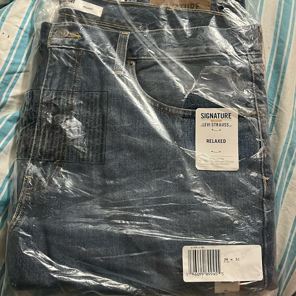 Signature gold Levi Strauss relaxed fit jeans